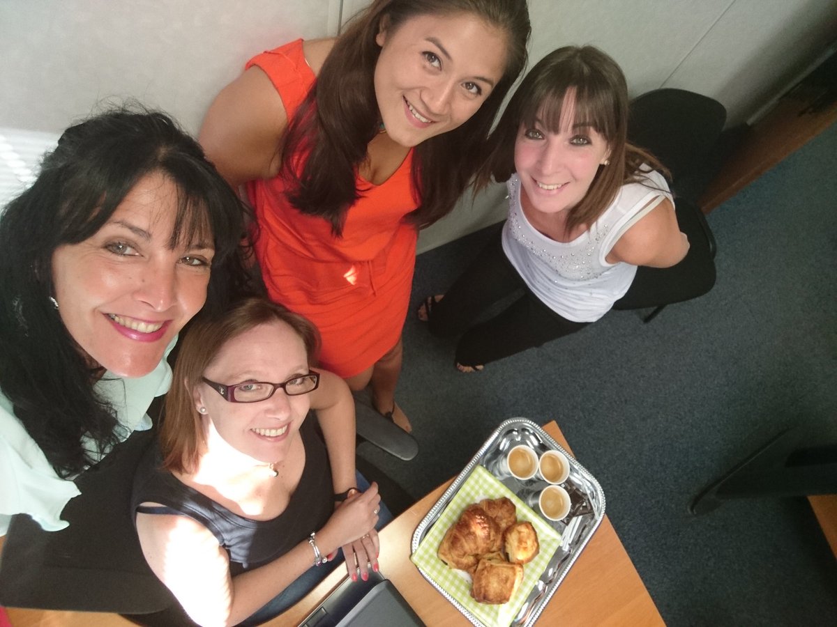 isabelle_vernet's tweet photo. @CarolineREMIRES
Petit café d'été matinal avec nos RH pour démarrer la semaine! Bonne semaine à tous !☺️ #ZonePaca #Convivialité #Partage https://t.co/VyZPrN9Fy0