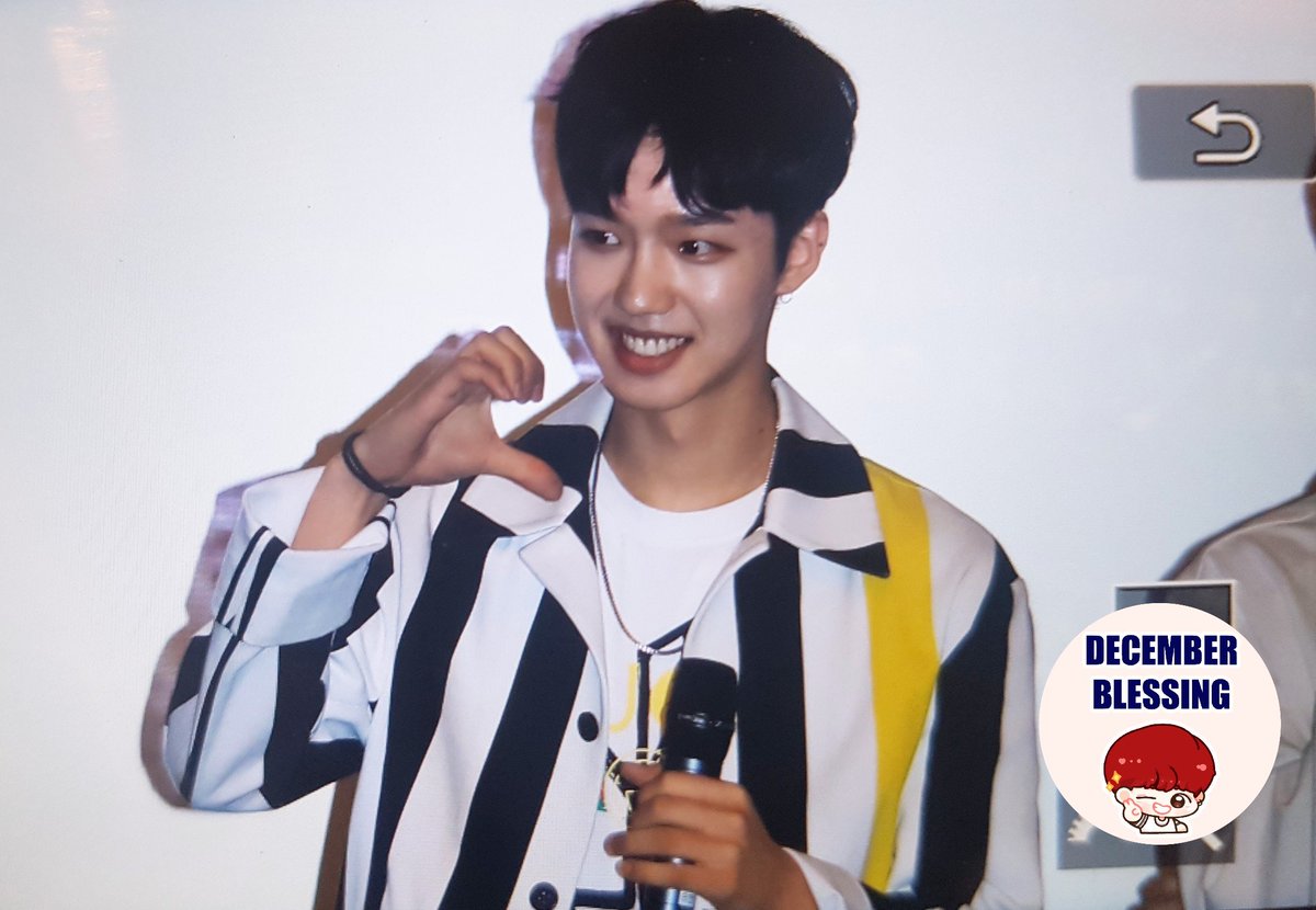 December_ym's tweet photo. 170724 #영민 #임영민 #mxm 
오늘도 반쪽 하트 야무지게 했지~😗S2 https://t.co/D7RVKJySY2