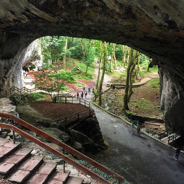 VisitNavarra's tweet photo. La 'cueva de las brujas', Zugarramurdi, #Navarra, donde fantasía y realidad se mezclan https://t.co/wpBBgio4gR (By @senecabarcelona / Inst.) https://t.co/nI5s7QiALF