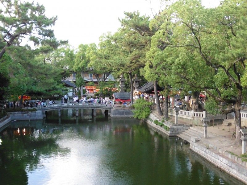JapanTravel_Fr's tweet photo. Visite du Sumiyoshi-taisha à #Osaka pendant les festivals d'été. Aujourd'hui c'est Tenjin Matsuri ! https://t.co/qSeW8PraNC https://t.co/KEFqtQh4Qw