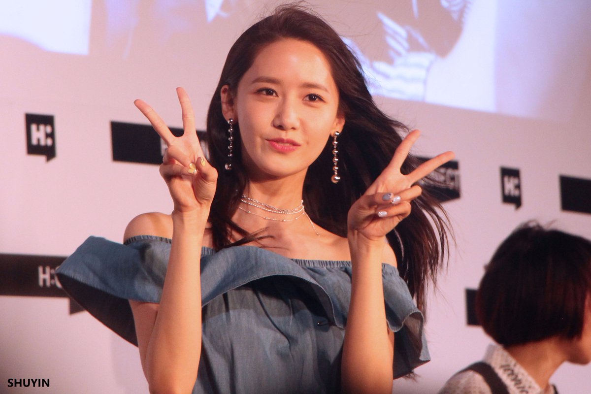 [PIC][22-07-2017]YoonA khởi hành đi Đài Loan để tham dự buổi Fanmeeting cho thương hiệu "H:CONNECT" vào hôm nay - Page 3 DFfEpqrV0AEpU86