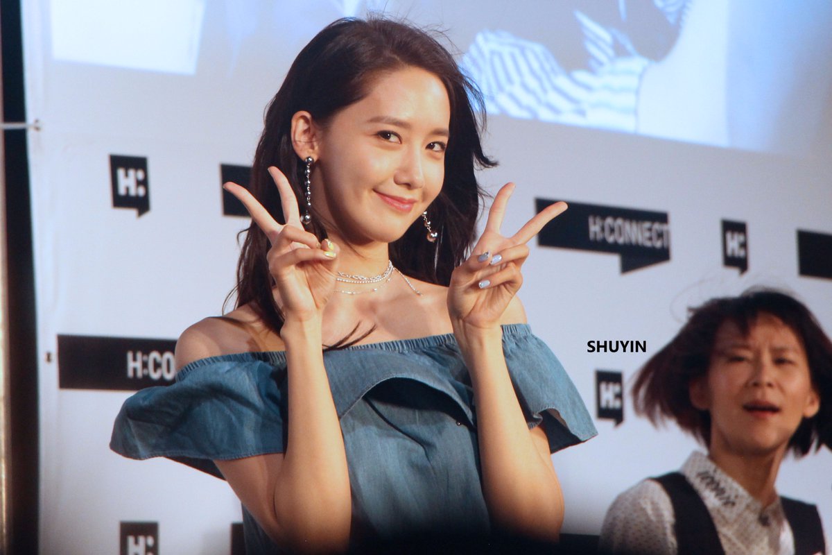 [PIC][22-07-2017]YoonA khởi hành đi Đài Loan để tham dự buổi Fanmeeting cho thương hiệu "H:CONNECT" vào hôm nay - Page 3 DFfFWRVU0AEQAC1