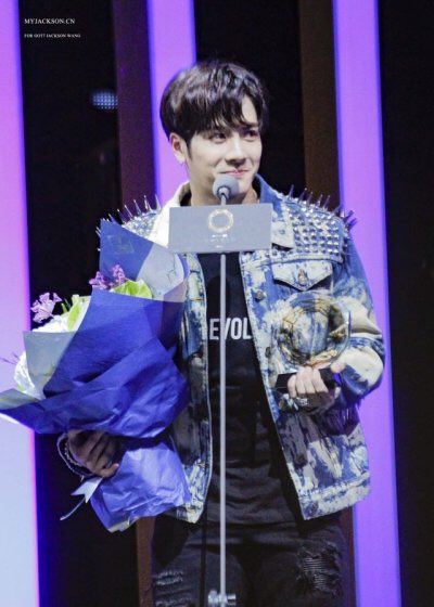 wangsarchive's tweet photo. jackson accepting the "mtv special award" https://t.co/ePiIQJqYm2