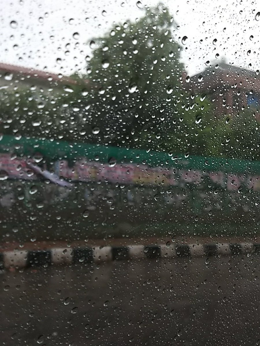 Rains make me happy! You see that I see an expression of my heart. Yay!
 #DelhiRains #connectingwithself #Loveforself #listen #heart