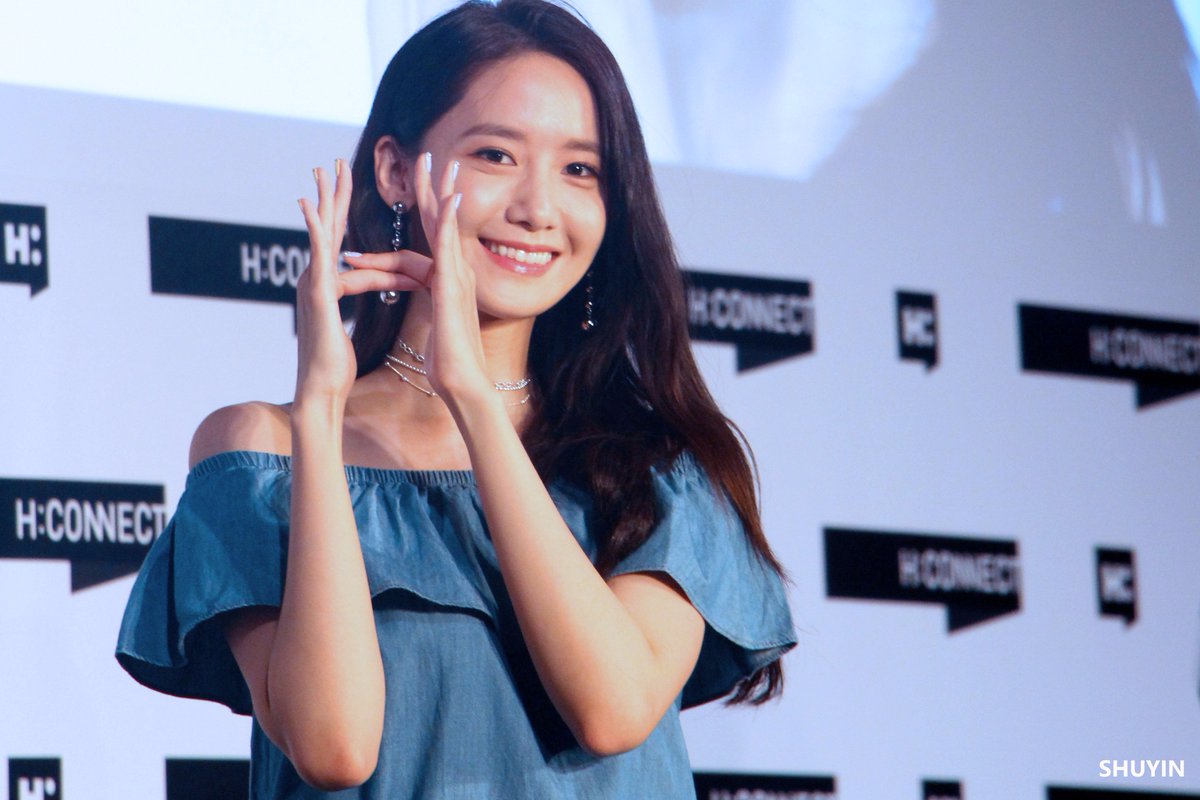 [PIC][22-07-2017]YoonA khởi hành đi Đài Loan để tham dự buổi Fanmeeting cho thương hiệu "H:CONNECT" vào hôm nay - Page 3 DFfGbVhUIAQhpwu