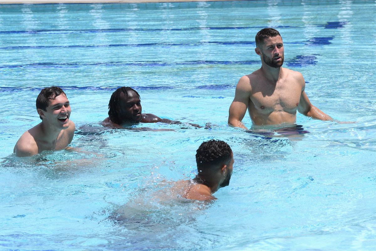 ChelseaFC's tweet image. 💦 Cooling off after a tough training session this morning! #CFCTour