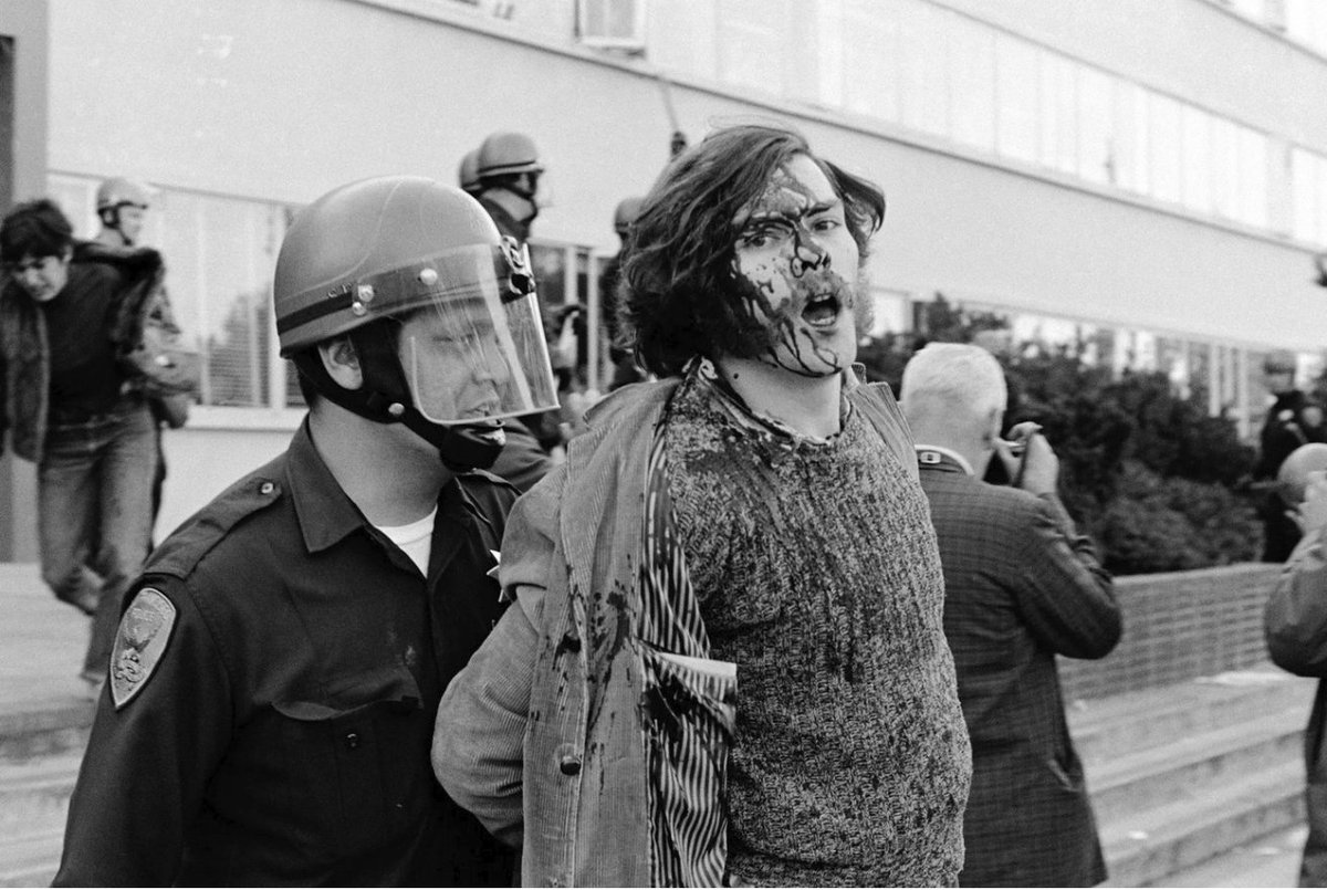 The Summer of Love? Die was gewelddadig, racistisch en dodelijk, schrijft <a href="/RutgerHoeven/">Rutger van der Hoeven</a> 
groene.nl/artikel/voorbi…