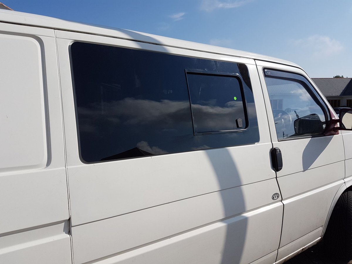 Davensport1983's tweet photo. New window! (Well windows - as the other side had a new one too) π#VW #ProjectT4 #vanlife https://t.co/wvnbtQjswj
