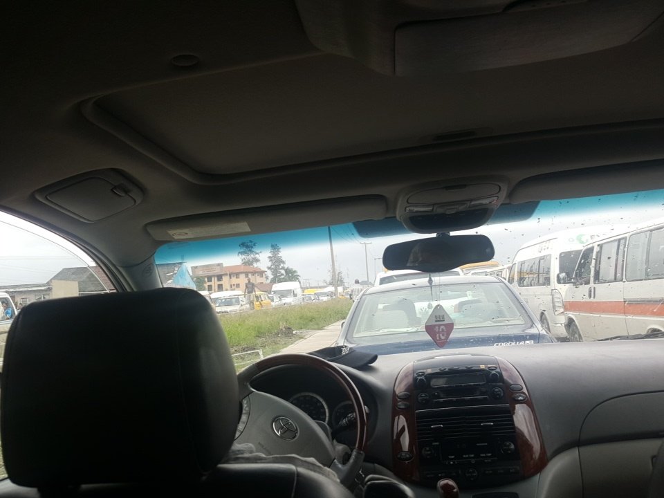 oyewumi_akin's tweet photo. This is the current state of mile 2/badagry expressway. #mondaymorning, #lossofproductivity,
Pls note: @AkinwunmiAmbode, @Gidi_Traffic,ccecc https://t.co/b3mkz4d7yL