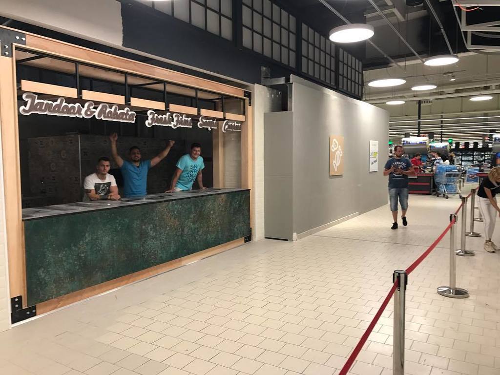 florin_scripca's tweet photo. Noul @stradalero 🤗 #stradalero #flavourschefs #streetfoodlife #streetfoodrevolutionNoul @stradalero 🤗 #stradalero #flavourschefs #streetfoo… https://t.co/gJEme73vlW