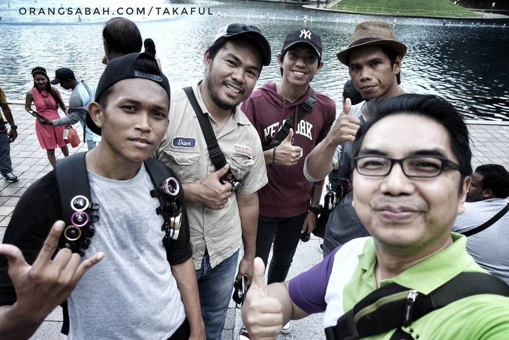 orangsabah's tweet photo. Tejumpa orang-orang Sabah di area KLCC. Kita semua pun merantau cari makan bah. #klcc #lifeisfatherfull #allforlov… https://t.co/r4c2DfSEkY https://t.co/IN4uU3CnN0