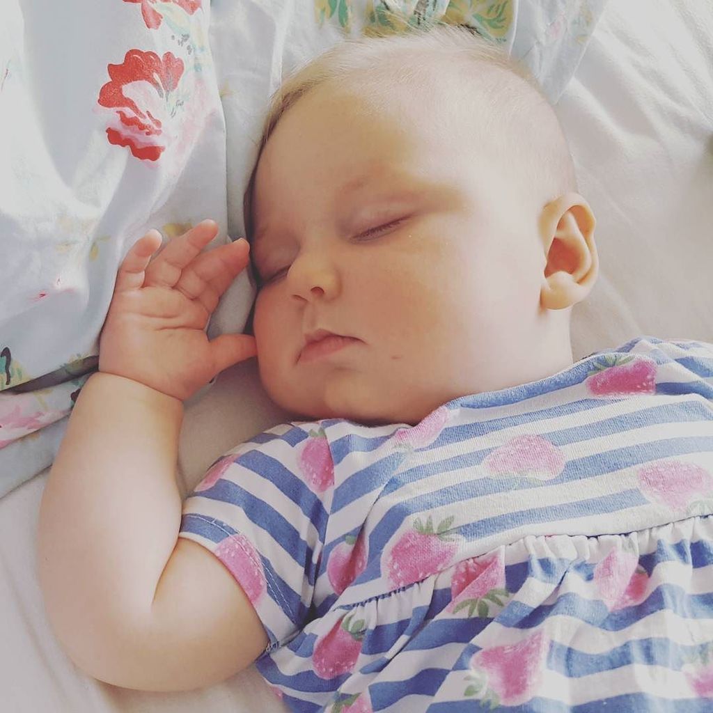 mrsnataliebrown's tweet photo. It's 9.30am on a Monday morning & time for a nap already - oh to be a baby! #baby #mybaby #instababy #sleep #nap #cute #5months #sleepingbe… https://t.co/Xr5Hjbp6fj