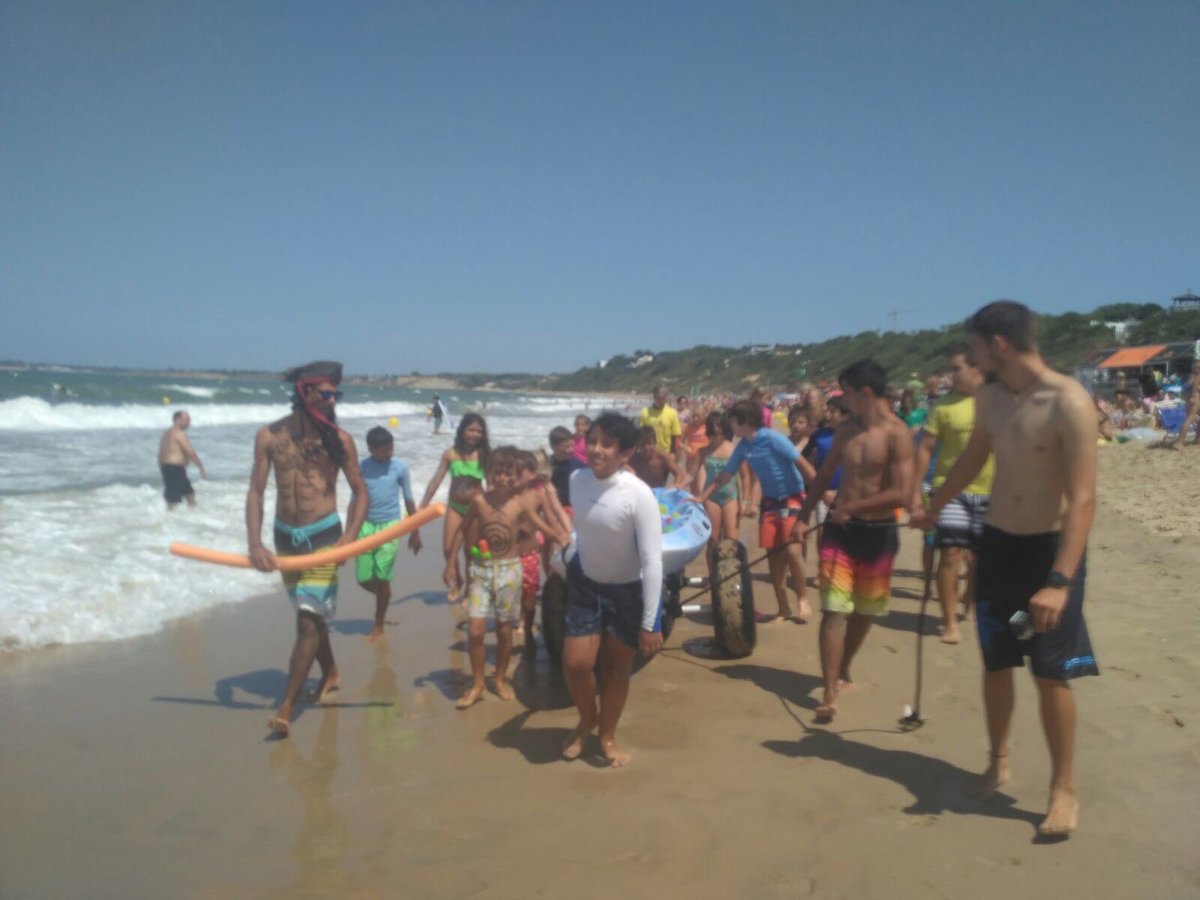 actiba2000's tweet photo. Siguen los Campamentos en @actiba2000, cursos de Windsurf, Catamaran, Surf⛵️🏄🏽🏄‍♀️ #Campamento #surf #windsurf #vela https://t.co/LVqwDNazD3