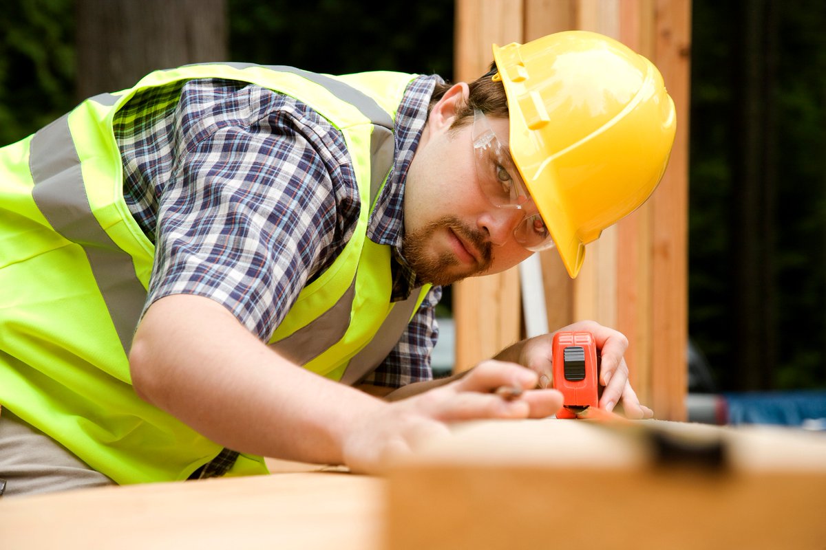 Construction SME sector is still growing albeit at a slightly slower rate in most parts of the UK: go.fmb.co.uk/2uPuADU <a href="/hmtreasury/">HM Treasury</a>