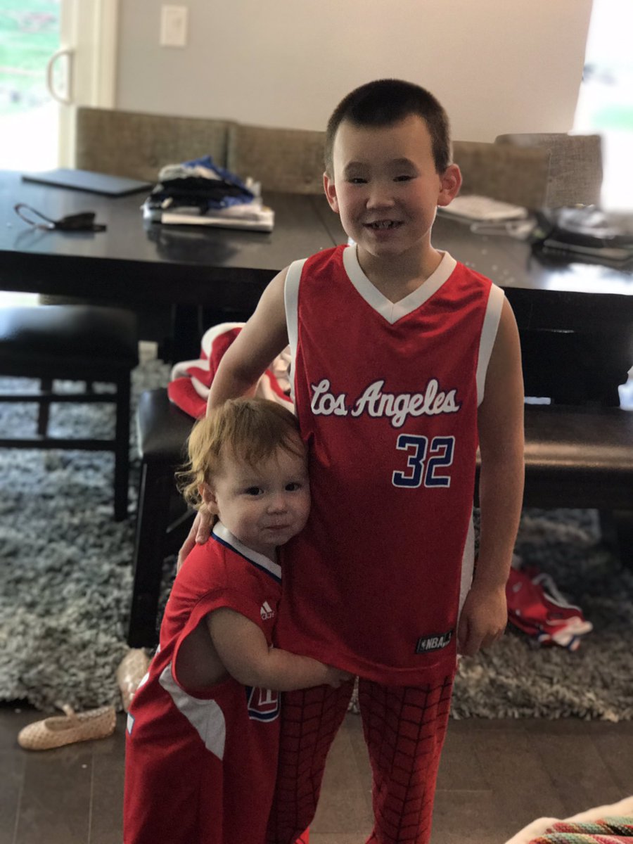 Loongjerseys's tweet photo. Clipper bros @LAClippers https://t.co/PfQ87hnAhF #Googlejerseys #NBAdraft2017 https://t.co/oih8m4ZsqJ