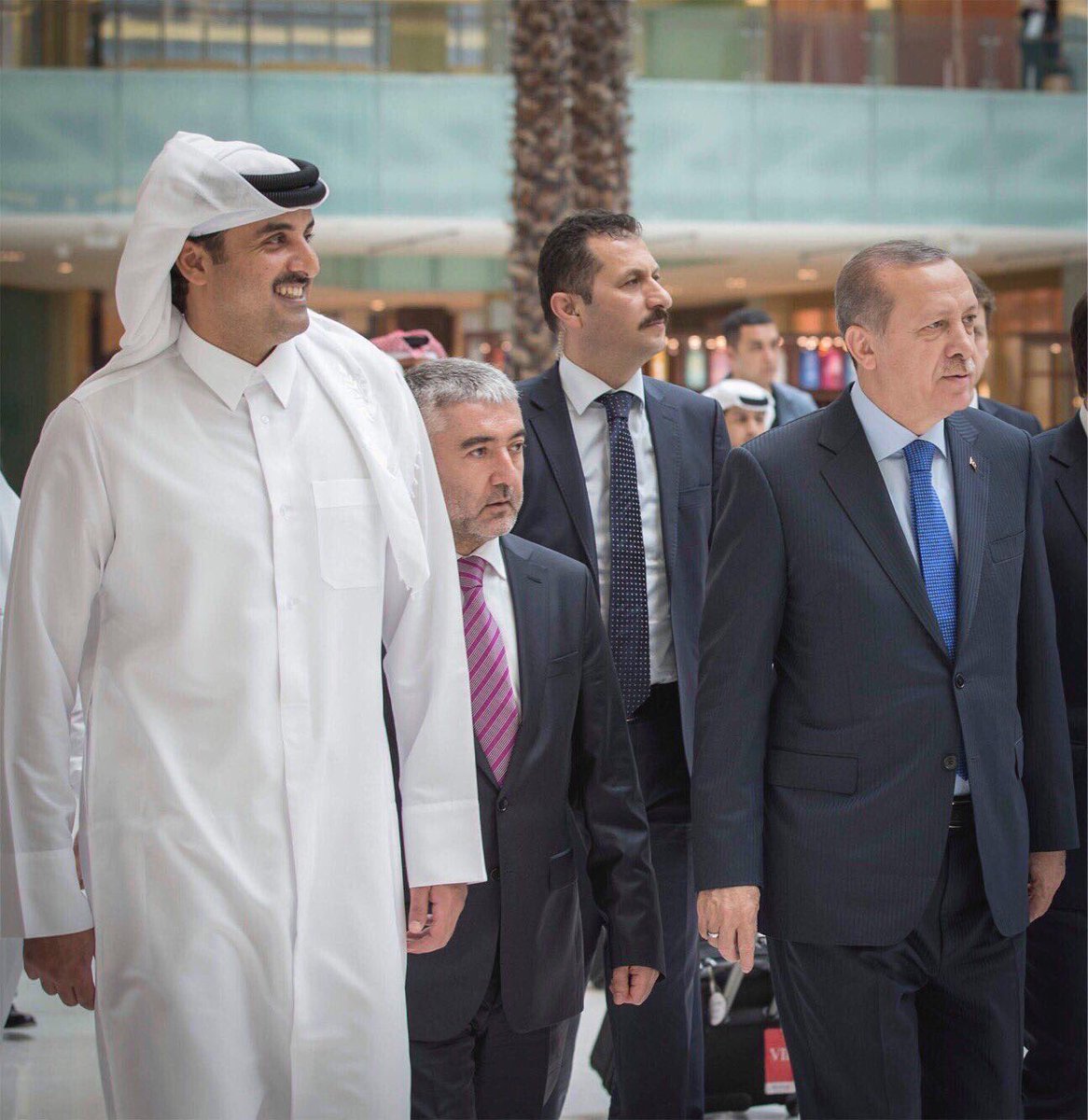 Hepimiz konuk Doha İyi Ekselansları Cumhurbaşkanı Recep Tayyip Erdogan hoşgeldin🇶🇦🇹🇷
<a href="/rterdogan_ar/">رجب طيب أردوغان</a>
@RT_Erdogan
#شعب_قطر_يحتفي_بقدوم_أردوغان