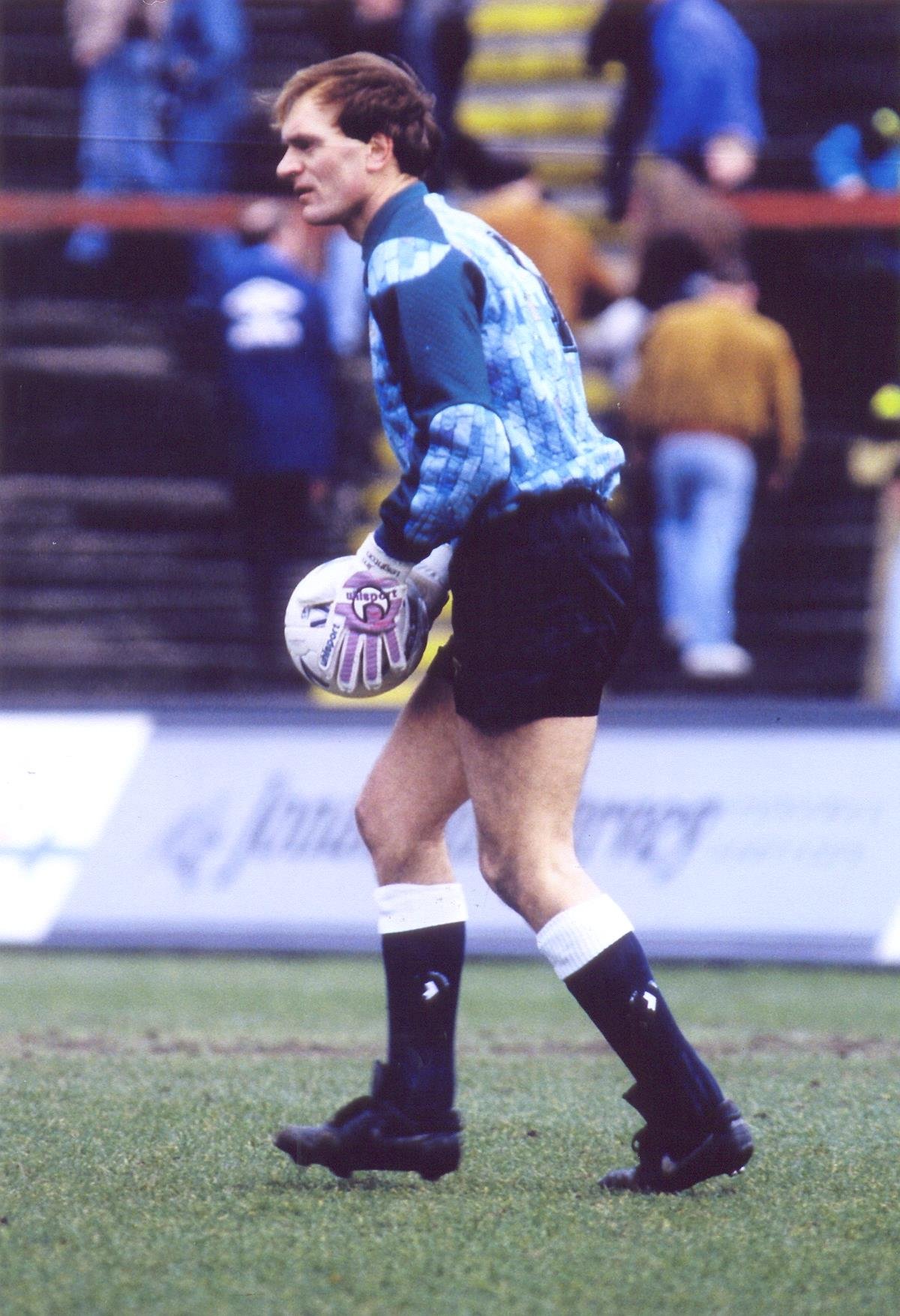 BORN ON THIS DAY 1958: Former Dundee goalkeeper and First Division winner Jim Leighton. Happy birthday Jim! 