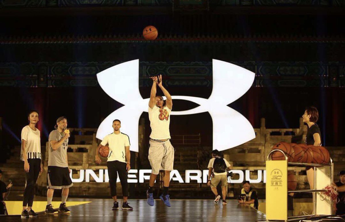 APAXEVENT's tweet photo. Stephen Curry went on the 2017 Asian tour powered by Under Armour beginning July 22 in the Tai Miao of Beijing. #StephenCurry #APAX https://t.co/ie5WxnPusN