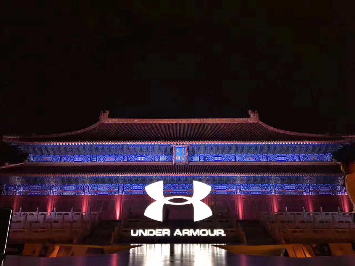 APAXEVENT's tweet photo. Stephen Curry went on the 2017 Asian tour powered by Under Armour beginning July 22 in the Tai Miao of Beijing. #StephenCurry #APAX https://t.co/ie5WxnPusN