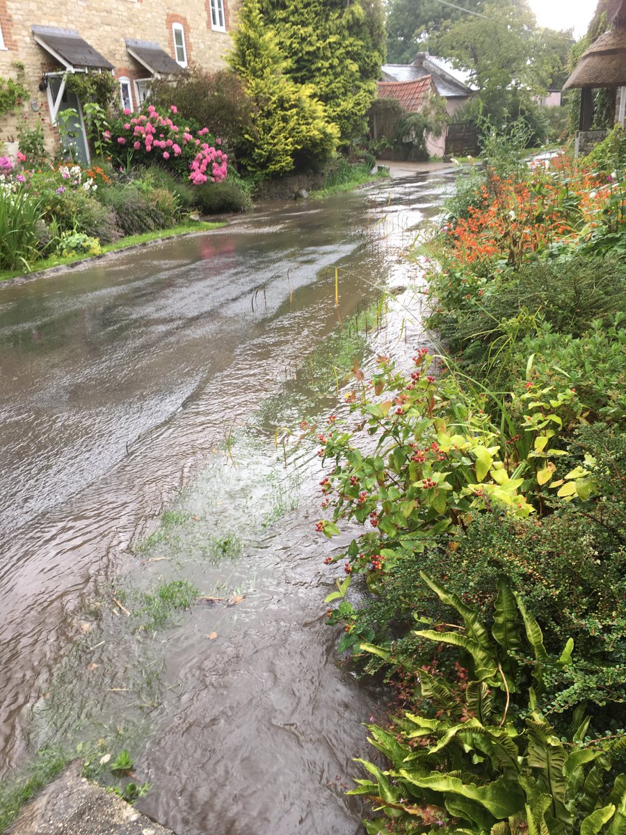HardysDorset's tweet photo. @WhatsOnInDorset a difference 200 miles makes?! #rain #rainday #sunshine #Dorset #IOS #Scilly #holiday #holidays https://t.co/w5D3RTLQMs