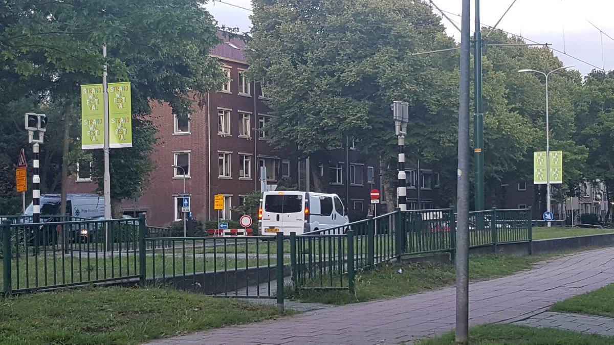 Strandwal's tweet photo. Rijswijk; hebben jullie de kleurrijke Strandwalfestival banieren al gezien? https://t.co/n3XfNCqk9t https://t.co/5XnUZpKEGv