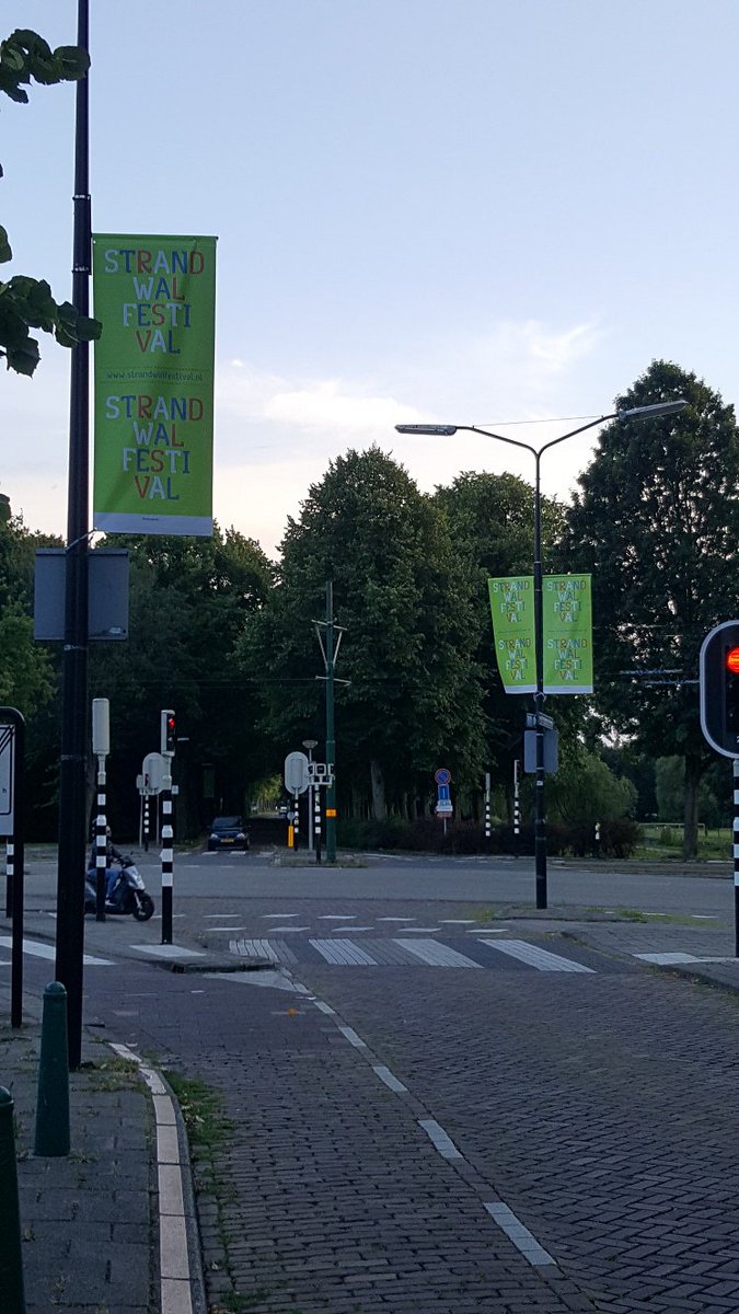 Strandwal's tweet photo. Rijswijk; hebben jullie de kleurrijke Strandwalfestival banieren al gezien? https://t.co/n3XfNCqk9t https://t.co/5XnUZpKEGv
