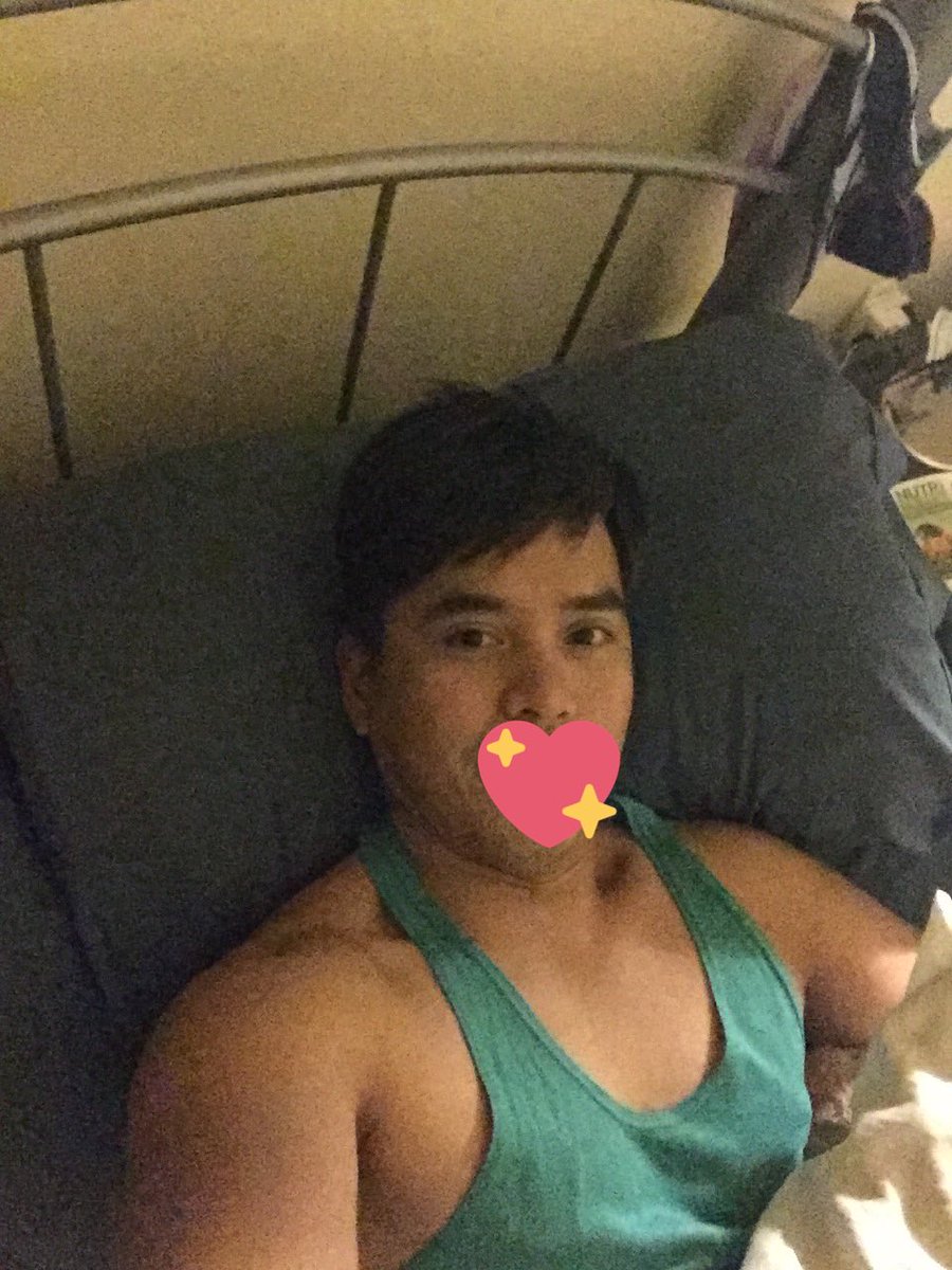halohal02's tweet photo. This heart goes out to anyone who will love me back #perksOfBeingASingle https://t.co/8ELtSVemzt