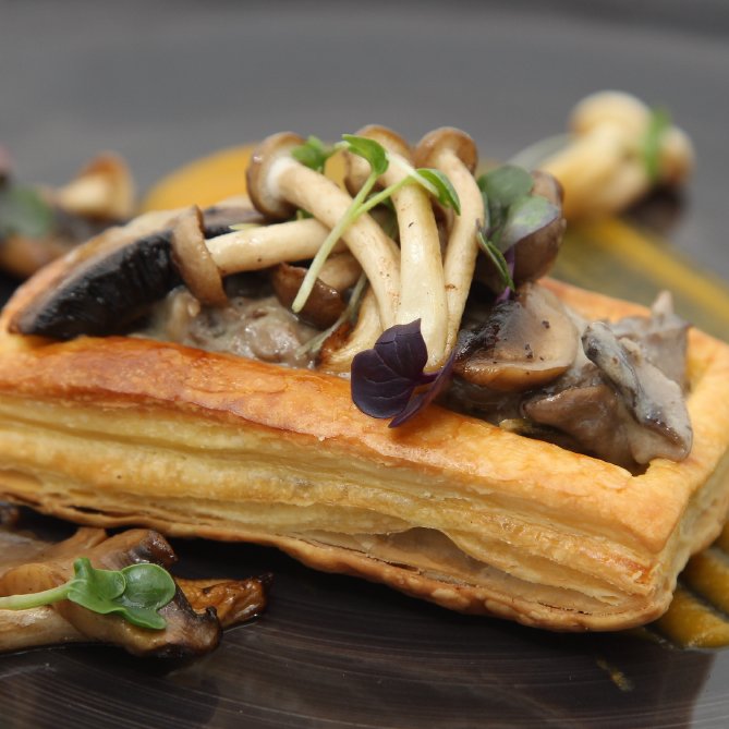 For a multi-cultural &amp; multi-award winning food &amp; wine pairing experience, enter to win with Vineyard Hotel. Enter: ow.ly/bXgO30dB8LH