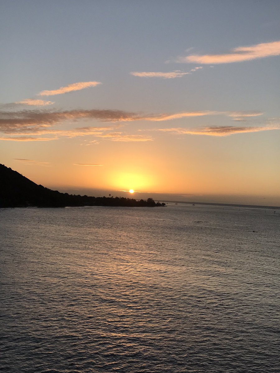julesaj1's tweet photo. Bye bye French Polynesia☀️☀️🌴😍😎 #balihi #beautiful #holiday #sunset https://t.co/lKHmKqhNb4