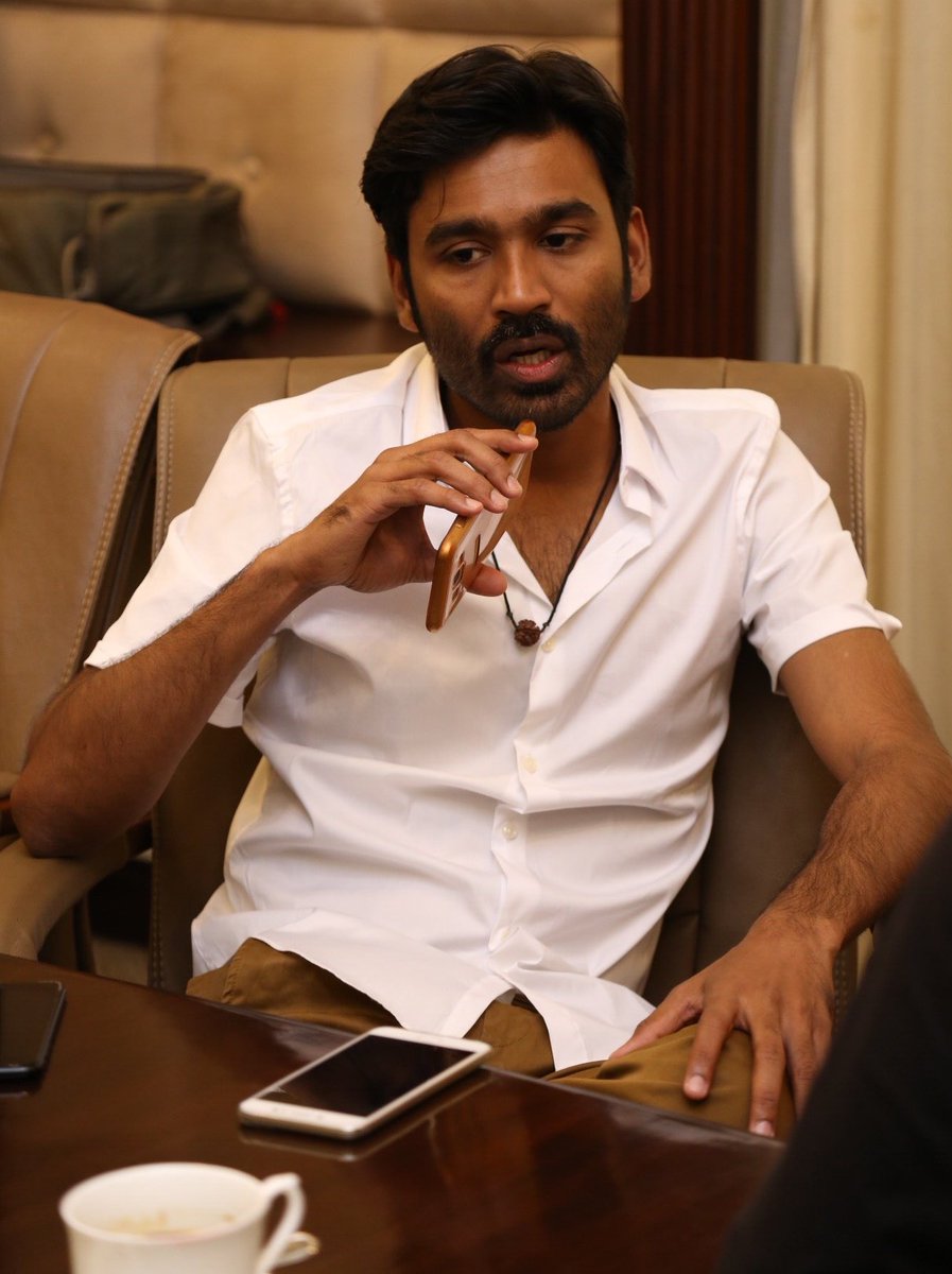 Chowdrey_Pro's tweet photo. #VIP2PressMeet At #Hyderabad
HD Stills!!
Pic - @RIAZtheboss @v4umedia1 !! https://t.co/L2cQtf1Jug