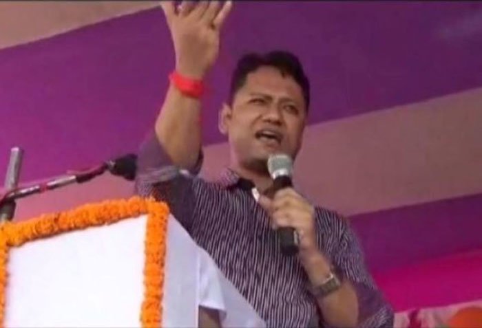 DalitDastak's tweet photo. शौचालय बनवाने के लिए डीएम ने दी पत्नी को बेचने की नसीहत
https://t.co/5CQmBKpG2z
#KanwalTanuj #DMK #dmrcstrike24july #ModiFailedIndia #wife https://t.co/B6lpuWgDzp