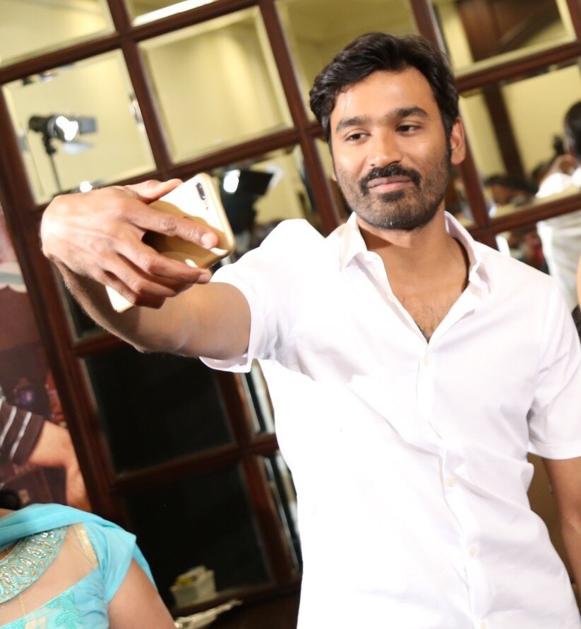 Chowdrey_Pro's tweet photo. #VIP2PressMeet At #Hyderabad
HD Stills!!
Pic - @RIAZtheboss @v4umedia1 !! https://t.co/L2cQtf1Jug