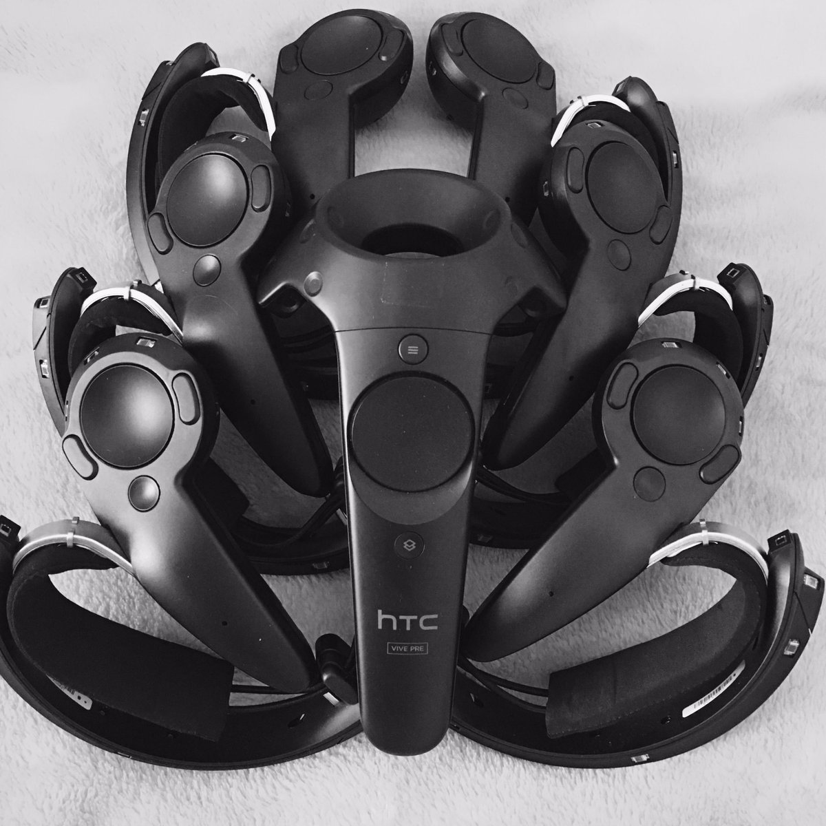 vladstorm_'s tweet photo. Cyborg flower #valveKnuckles #vrlif #steamvr #vrdev #vr https://t.co/Nn5baK6AGk