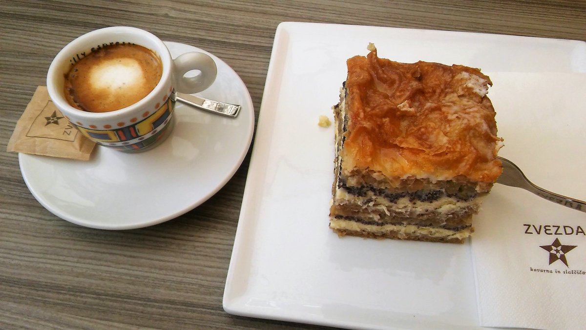 Kafomanija's tweet photo. #prekmurska i #macchiato #ljubljana #slovenia 👌Vredi 💯 #kafomanija https://t.co/Hsh07euRzX