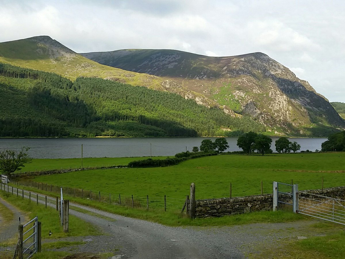 __karel's tweet photo. I'm probably mad. Doing Snowdon with my family today after doing the Snowdon Half-Maraton yesterday. #Snowdon #RangerPath https://t.co/6Aw4NU8Tp9