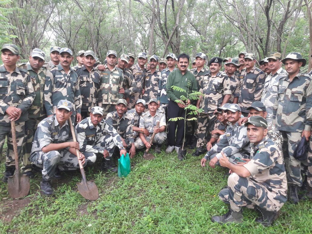 indoreida's tweet photo. Plantation done with the guards of our country #plantation @ChouhanShivraj @CMMadhyaPradesh @PMOIndia https://t.co/LlI9QAtodF