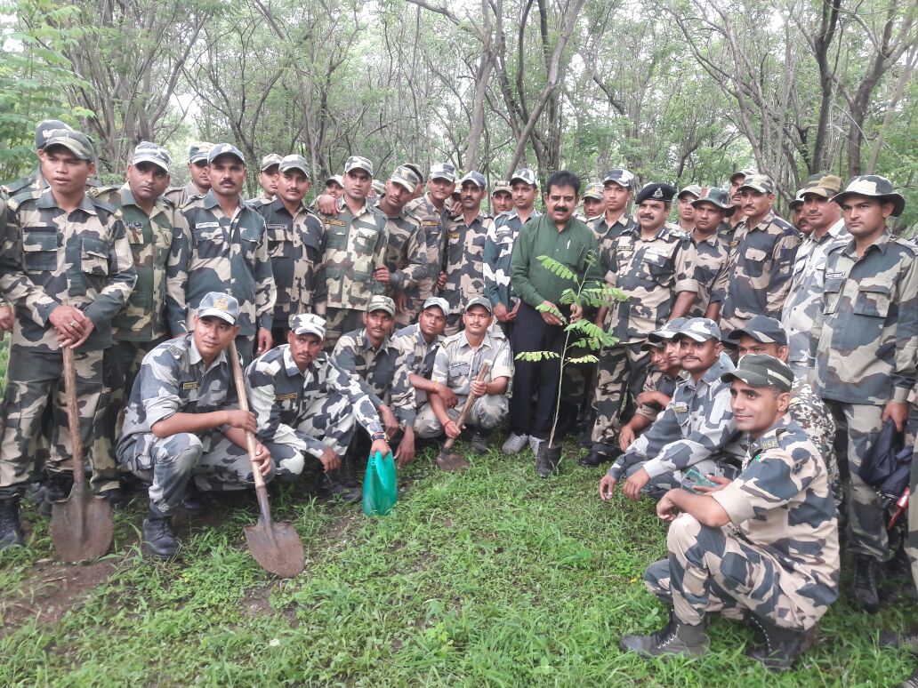 indoreida's tweet photo. Plantation done with the guards of our country #plantation @ChouhanShivraj @CMMadhyaPradesh @PMOIndia https://t.co/LlI9QAtodF