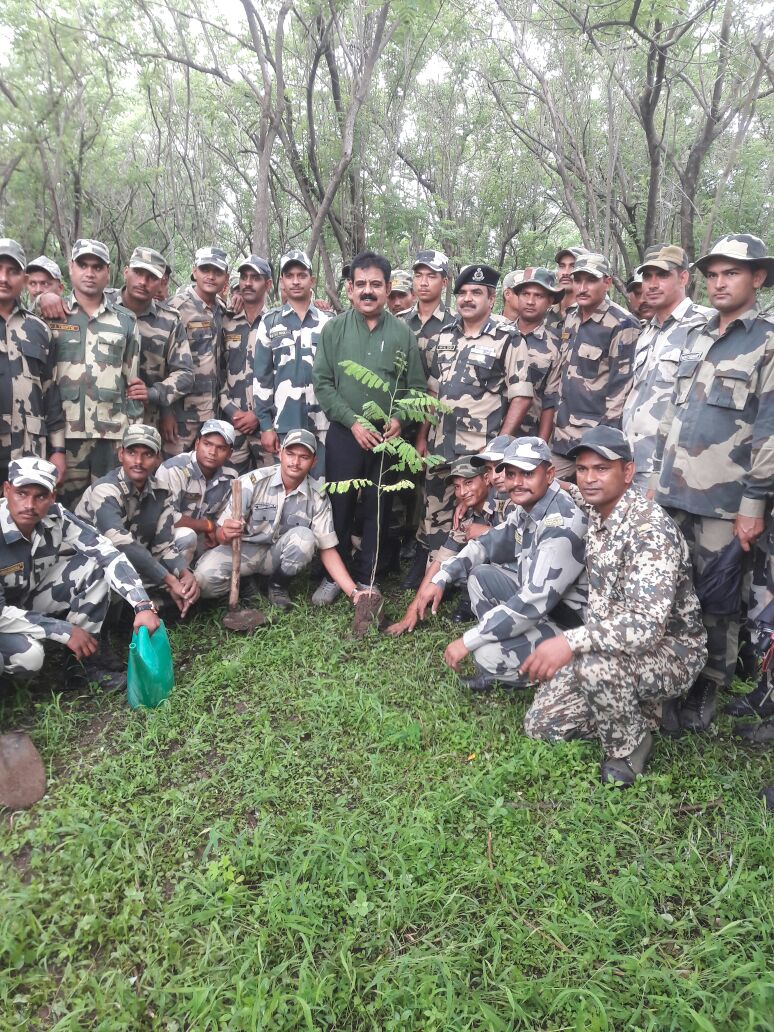 indoreida's tweet photo. Plantation done with the guards of our country #plantation @ChouhanShivraj @CMMadhyaPradesh @PMOIndia https://t.co/LlI9QAtodF