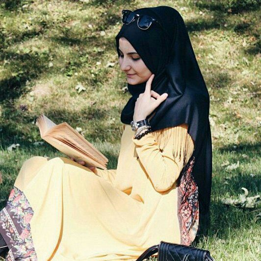 عندما تمتلك روحاً جميلة
فإنك ترى كل شيء جميل 
وعندما تمتلك نفساً راضية 
سترضى ولو بالقليل 
هذه هي القناعة
تذكر. لا أحد يمتلك حياة كاملة 
🍁🍁