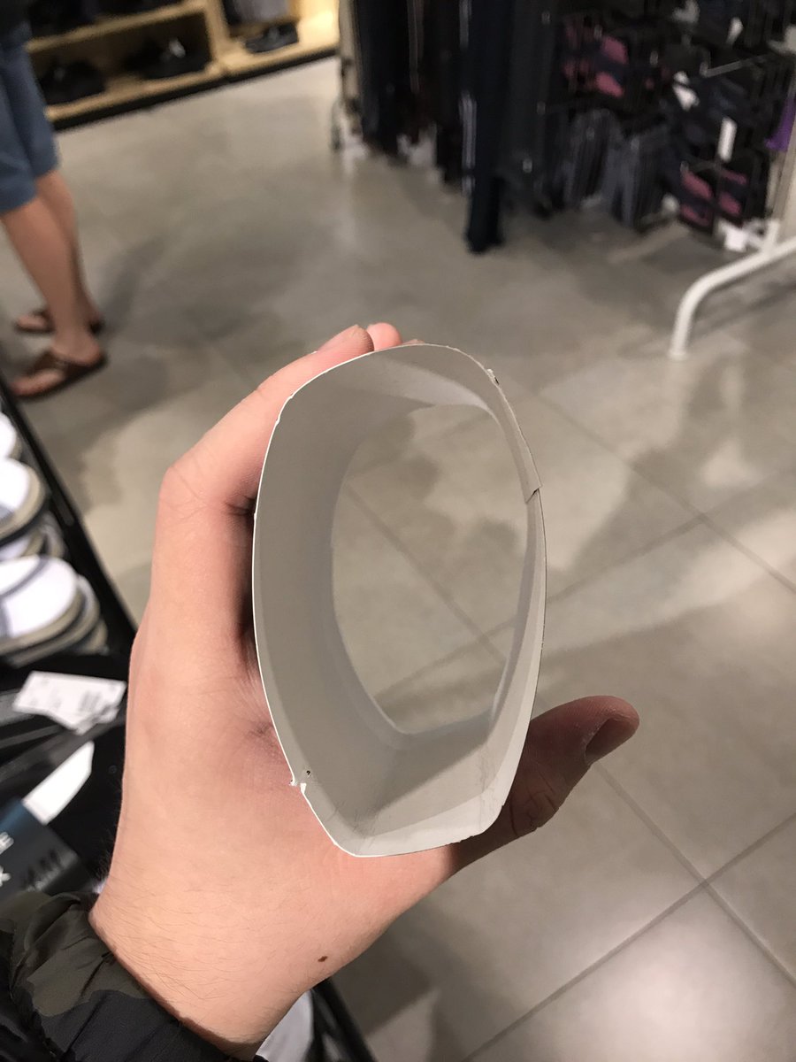 NatChuable's tweet photo. yoo shit H&amp;M stepping it up https://t.co/0tnp9diSPi