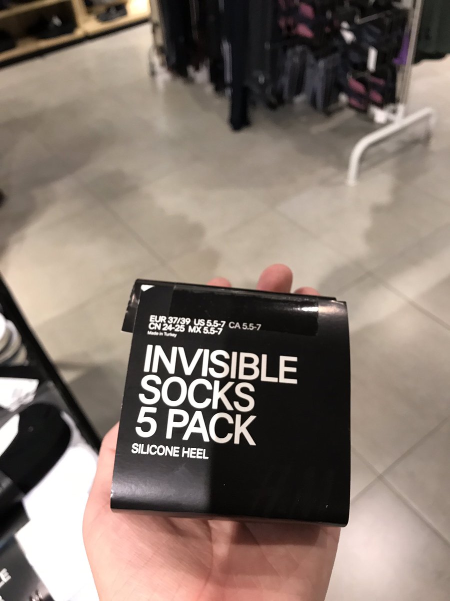 NatChuable's tweet photo. yoo shit H&amp;M stepping it up https://t.co/0tnp9diSPi
