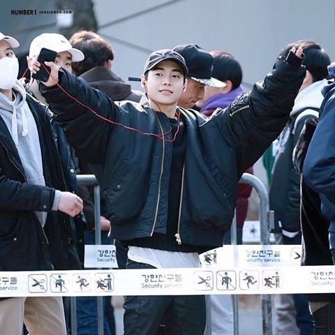 Jung1One's tweet photo. Sorry for being unactive these day!! Hug me Juseyo!! https://t.co/HFiVkAxJoV