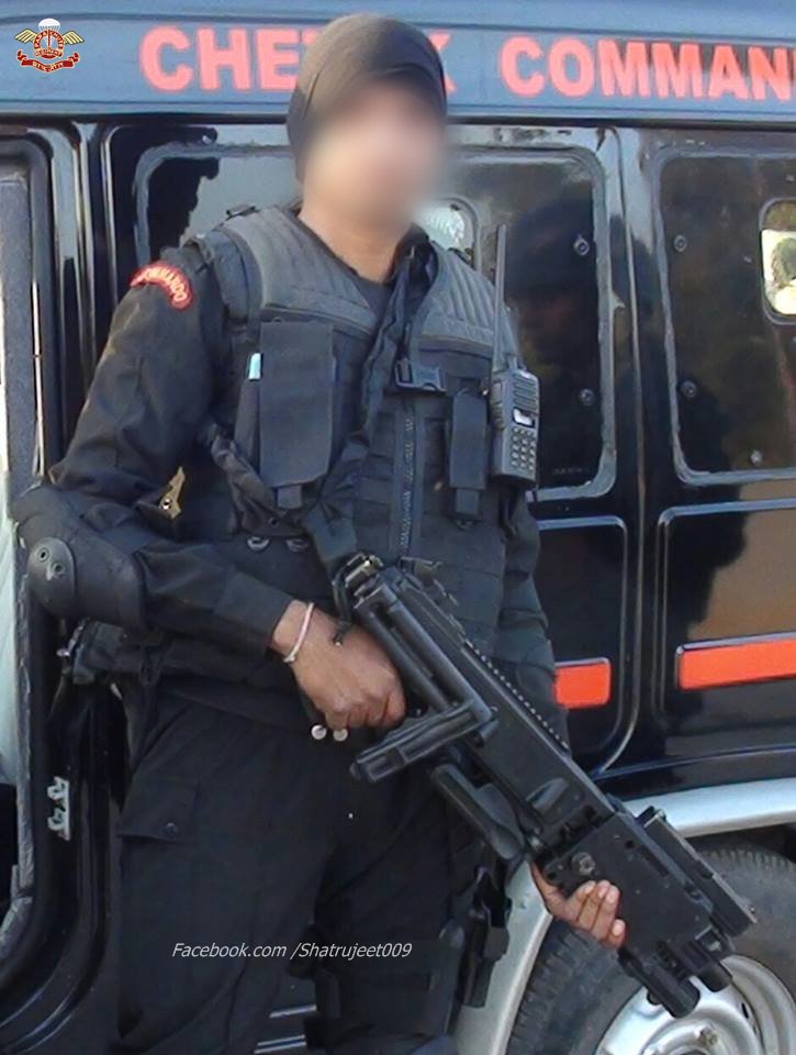 shatrujeet009's tweet photo. Gujarat Police #ChetakCommando with corner shot gun. https://t.co/bOpqbwNbVp
