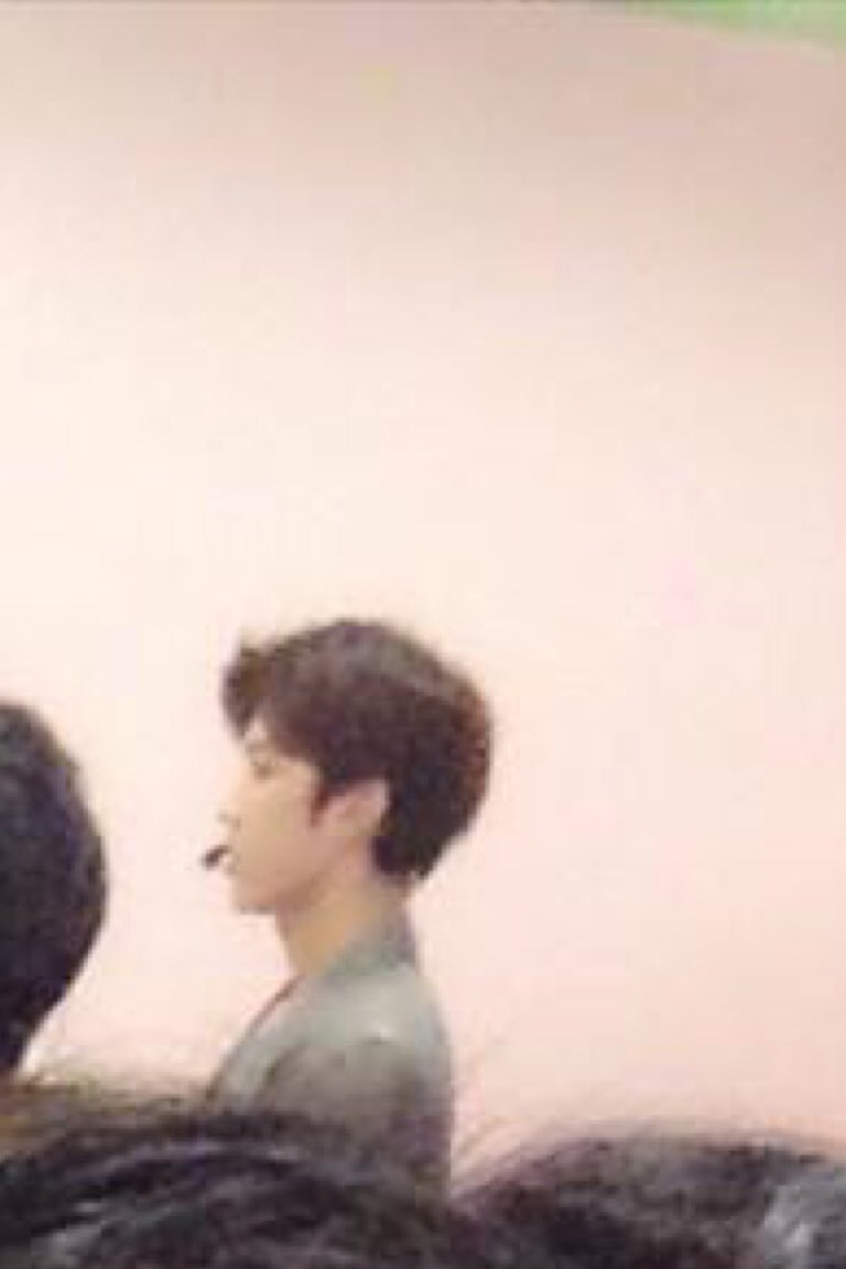 schnymph's tweet photo. @behindinfinite me (sungyeol) whenever friends find mutual. https://t.co/vDxWCp6MRX