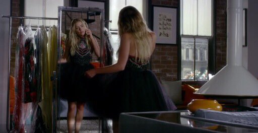 cuddlelynch's tweet photo. @AshBenzo Is this @SherriHill ?🤔💖 https://t.co/GPa7LNCH6z