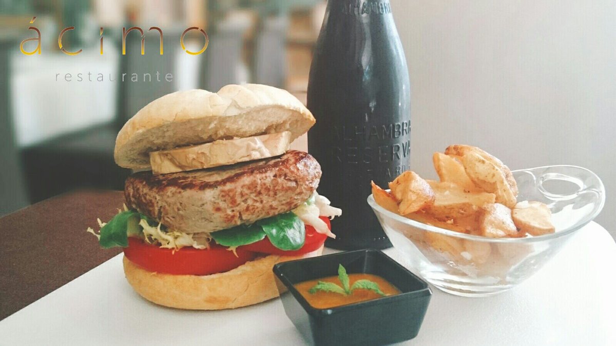 AcimoRest's tweet photo. 🍔 🍺  Burguer + cerveza #1925 @Alhambra_Es  😋
#ExperienciaÁcimo #Gastrobar #Cafetería #Granada #Chef #WeLoveGRX #Hamburguesa #Almuerzo #Tapas https://t.co/qOrMDkTp12