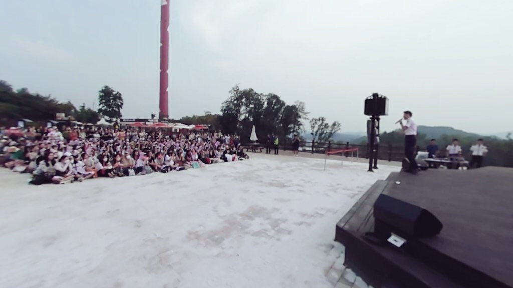 xiabet's tweet photo. 준쨩은 늘 무대 끄트머리에 서있다
눙물 팬들 생각하는 마음은
우주최고야 요뎡님 사랑해 https://t.co/WtwBdTT23W