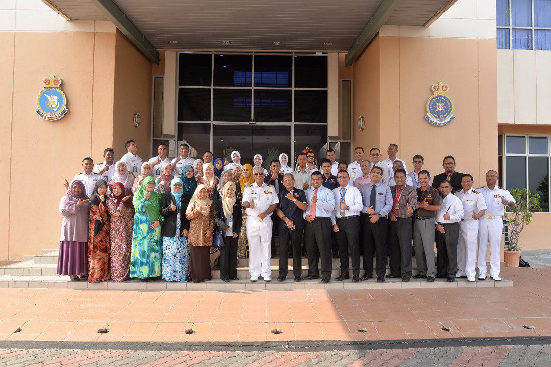 MymyusriYunus's tweet photo. Lawatan Interaktif Bahagian Kabinet, Jabatan Perdana Menteri ke PUSMAS TLDM @tldm_rasmi @pusmastldm @NatHydroCentre https://t.co/7B3hqAvilb