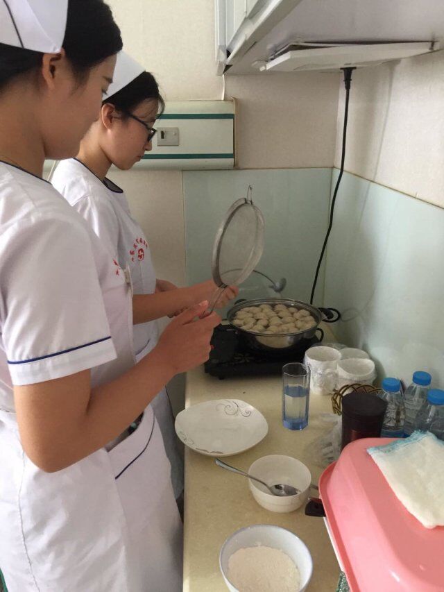Kidneyknowledge's tweet photo. patients and nurses are making dumplings together, Do you want to eat https://t.co/ivLgMQlR5y