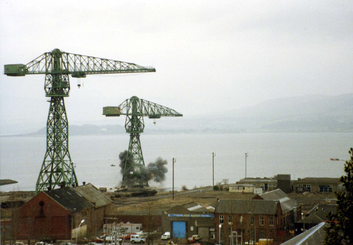 Kingston cranes demolition 1992 #cranes #inverclyde #inverclydeshipbuilding #portglasgow Photo by Robert Kelly